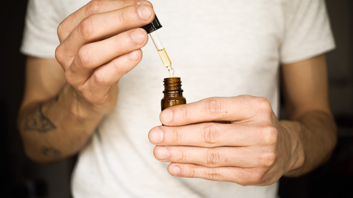 Cannabisblad close-up: CBG cannabigerol als moedercannabinoide