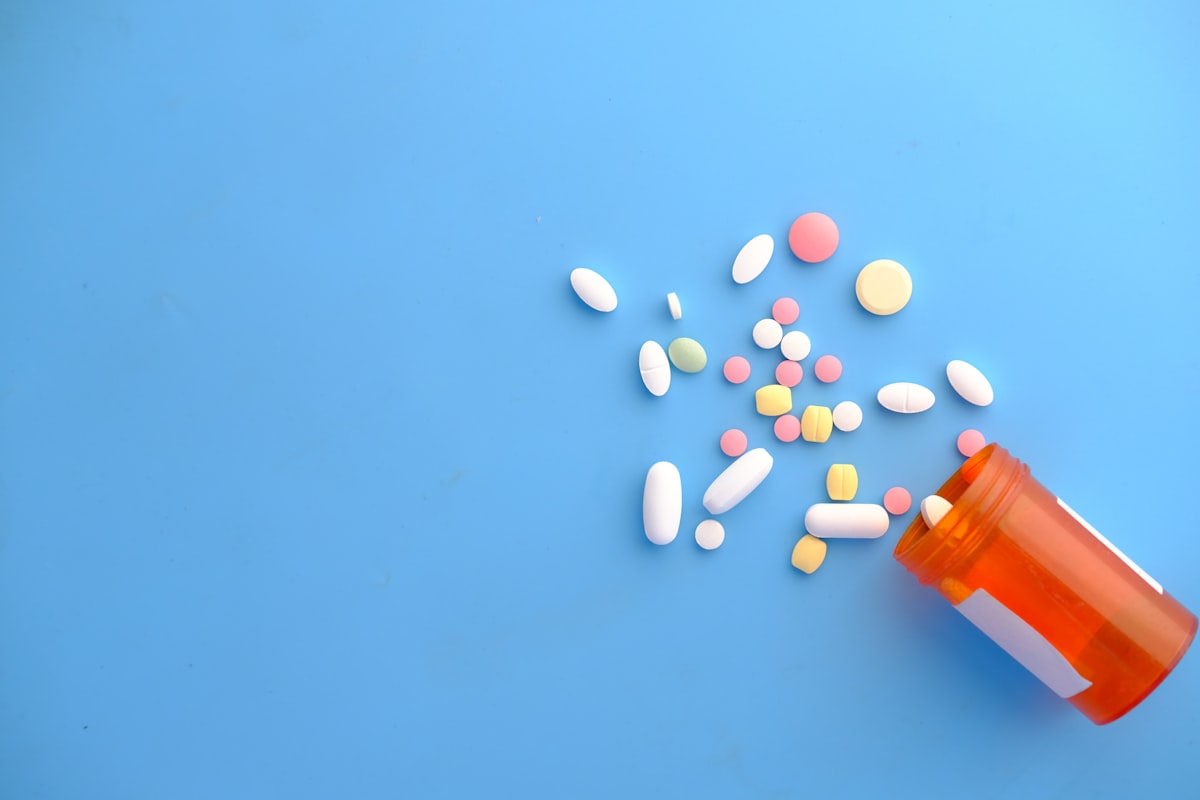 Pillenstrips op tafel: CBD en medicijn interacties via cytochroom P450